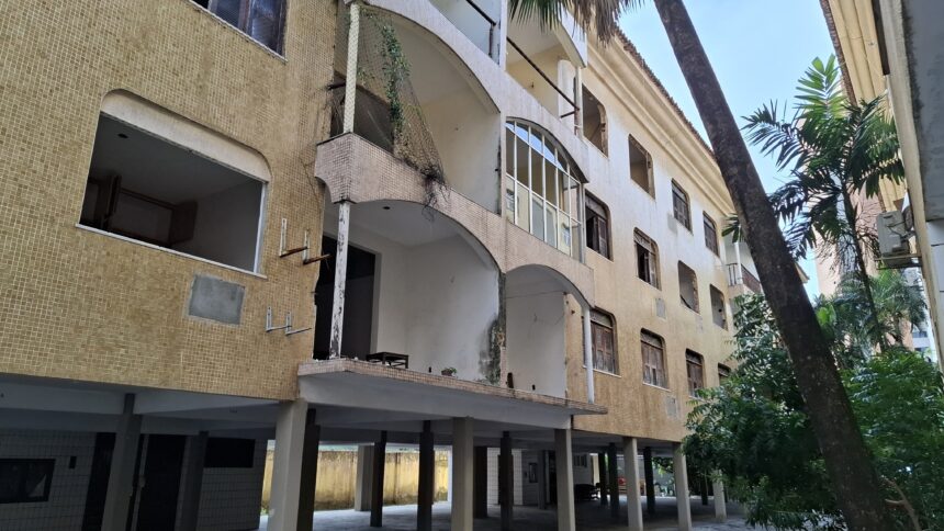 como-e-o-cotidiano-no-condominio-onde-duas-idosas-vivem-em-meio-a-demolicao