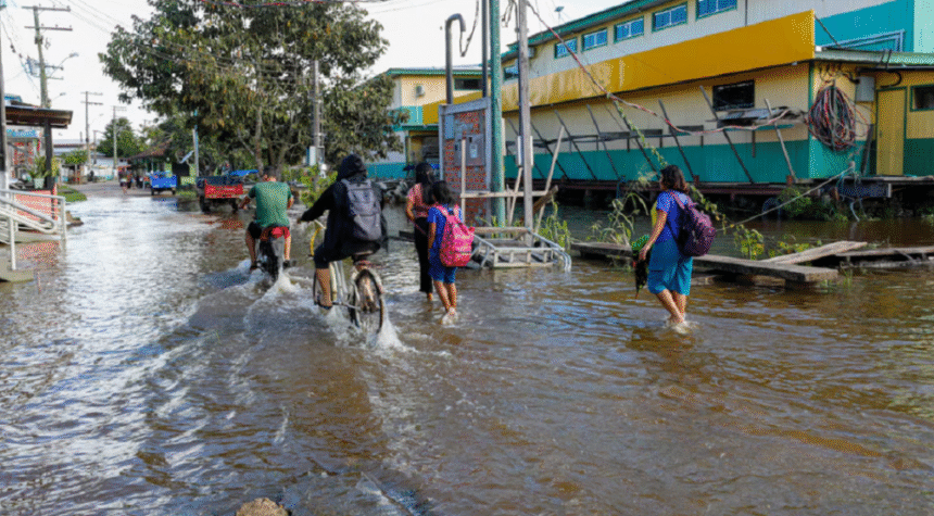 cheia-no-amazonas-afeta-mais-de-533-mil-pessoas-e-coloca-40-cidades-em-emergencia