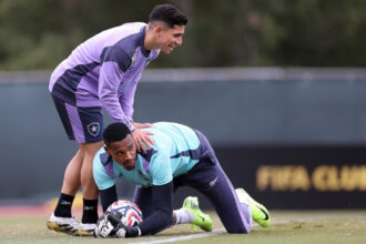 apos-cinco-dias-de-folga,-elenco-do-botafogo-se-reapresenta-nesta-segunda-feira