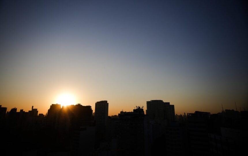 com-pouco-de-sol-e-sem-chance-de-chuva,-sao-paulo-tera-um-domingo-frio,-com-maxima-de-20°c