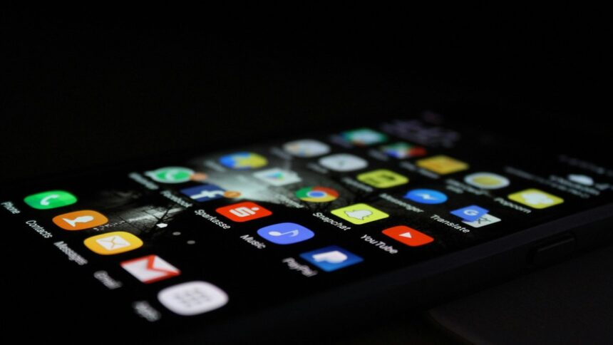 celulares-podem-escutar-conversas,-aponta-estudo