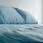 com-que-frequencia-voce-deve-lavar-a-roupa-de-cama?-microbiologista-explica