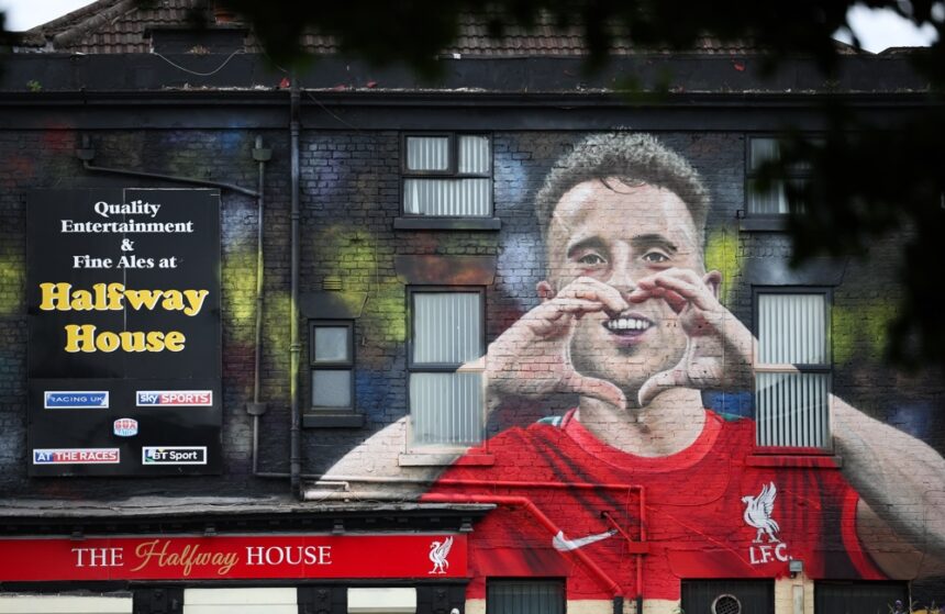 mural-de-autoria-coletiva-homenageia-diogo-jota-em-liverpool