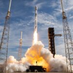 spacex-lanca-dois-satelites-de-internet-e-recupera-foguete