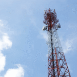 funcionario-passa-mal-e-fica-preso-no-topo-de-torre-de-celular-em-sp