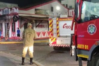 corpo-de-bombeiros-apaga-incendio-em-edificacao-comercial-em-sobral