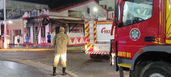 corpo-de-bombeiros-apaga-incendio-em-edificacao-comercial-em-sobral