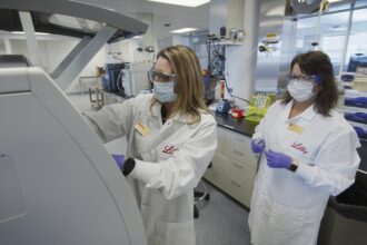 trump-exige-que-farmaceuticas-baixem-os-precos-de-remedios-e-ameaca-adotar-penalidades