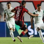 palmeiras-coloca-reservas-em-campo,-ve-vitoria-abrir-vantagem,-mas-busca-empate-no-barradao