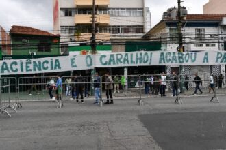 academia-de-futebol-do-palmeiras-e-alvo-de-ataque-com-rojoes
