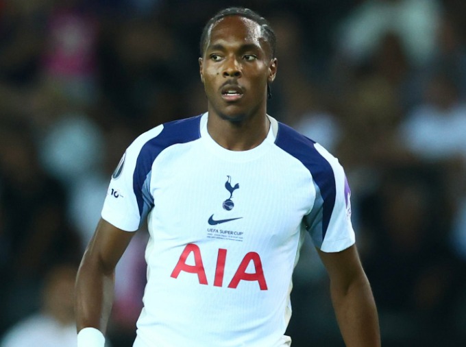 tottenham-condena-ofensas-racistas-contra-mathys-tel-apos-vice-na-supercopa-da-uefa