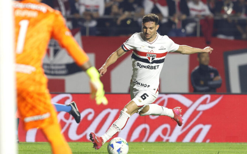 cedric-abre-o-jogo-sobre-criticas-da-torcida-do-sao-paulo-apos-decisao-na-libertadores
