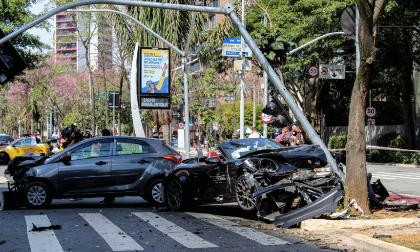influenciadores-bia-miranda-e-gato-preto-sofrem-acidente-na-avenida-faria-lima,-em-sao-paulo