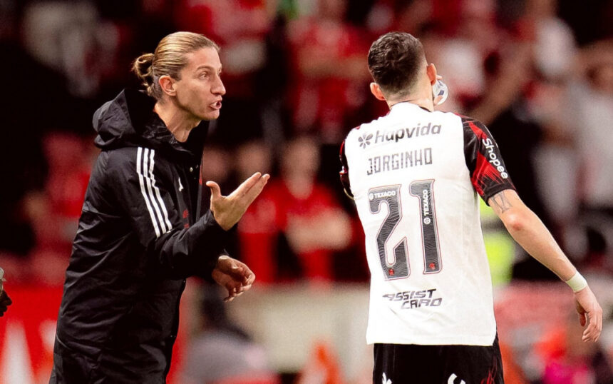 filipe-luis-enaltece-sacrificio-dos-jogadores-do-flamengo-em-classificacao-na-libertadores