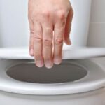 e-possivel-pegar-doencas-ao-usar-assentos-de-privadas?