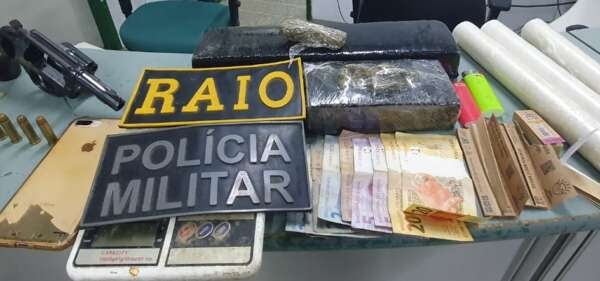 pmce-captura-suspeito-com-1,5-kg-de-maconha-e-arma-de-fogo-em-caninde