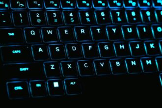 por-que-as-teclas-f-e-j-do-teclado-tem-um-traco-em-alto-relevo?