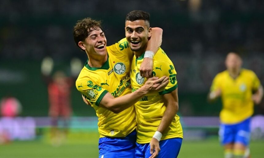 andreas-pereira-marca-dois-gols,-palmeiras-goleia-fortaleza-por-4-a-1-e-assume-vice-lideranca