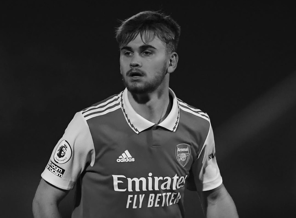 quem-era-o-ex-atacante-do-arsenal-que-morreu-apos-se-chocar-contra-um-muro-durante-jogo?
