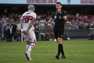 sao-paulo-se-revolta-com-arbitragem-‘escandalosa’-em-classico;-cbf-afasta-juizes