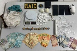 acao-da-policia-militar-resulta-em-prisao-de-casal-e-na-apreensao-de-drogas-em-jaguaruana