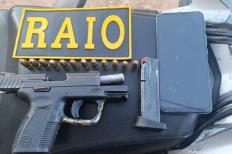 policia-militar-captura-dupla-com-arma-de-fogo-na-capital