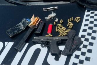 policia-prende-seis-pessoas-e-apreende-armas-e-drogas-em-operacao-em-pindoretama