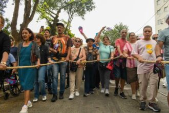 fieis-tomam-ruas-de-belem-para-participar-do-cirio-de-nazare