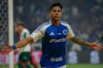 atletico-mg-denuncia-kaio-jorge-no-stjd-por-aperto-em-mao-machucada-de-ivan-roman