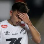 santos-perde-para-o-vitoria-e-se-complica-na-luta-contra-o-rebaixamento