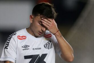 santos-perde-para-o-vitoria-e-se-complica-na-luta-contra-o-rebaixamento