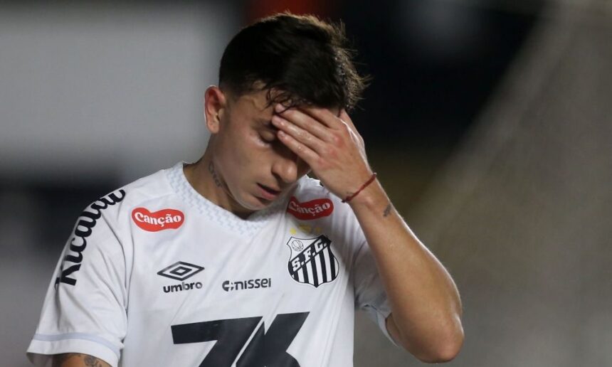santos-perde-para-o-vitoria-e-se-complica-na-luta-contra-o-rebaixamento