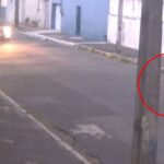video:-menino-autista-de-7-anos-sai-escondido-de-escola-e-mae-se-desespera-ao-descobrir
