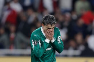 palmeira-se-surpreendido,-perde-de-3-a-0-para-ldu-e-se-complica-na-libertadores