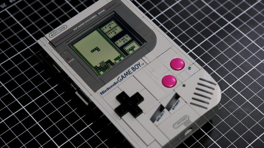game
boy-feito-de-lego-roda-jogos-originais-da-nintendo