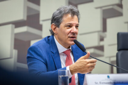 governador-do-rj-deveria-acordar-para-problema-dos-combustiveis-no-crime-organizado,-diz-haddad