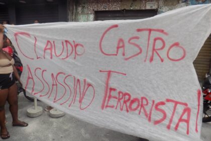 manifestantes-protestam-em-frente-a-sede-do-governo-do-rj,-onde-castro-se-reune-com-lewandowski