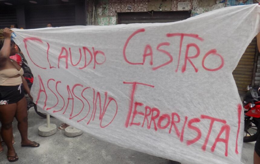 manifestantes-protestam-em-frente-a-sede-do-governo-do-rj,-onde-castro-se-reune-com-lewandowski