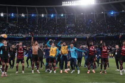 com-um-a-menos,-flamengo-segura-empate-com-racing-e-vai-a-final-da-libertadores