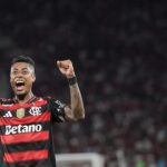 flamengo-deslancha-no-segundo-tempo,-vence-sport-e-dorme-na-lideranca-do-brasileirao