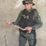 jiboia-e-resgatada-pela-pmce-em-residencia-na-cidade-de-juazeiro-do-norte