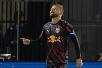 corinthians-perde-para-o-bragantino-e-ve-sonho-do-g-7-mais-distante