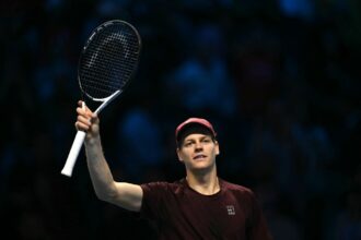 sinner-vence-auger-aliassime-em-sua-estreia-no-atp-finals