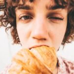 por-que-comemos-demais-quando-estamos-estressados-(e-como-evitar-isso)