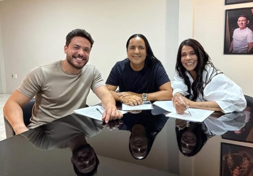 silvania-aquino-e-berg-rabelo-assinam-contrato-com-empresa-de-wesley-safadao