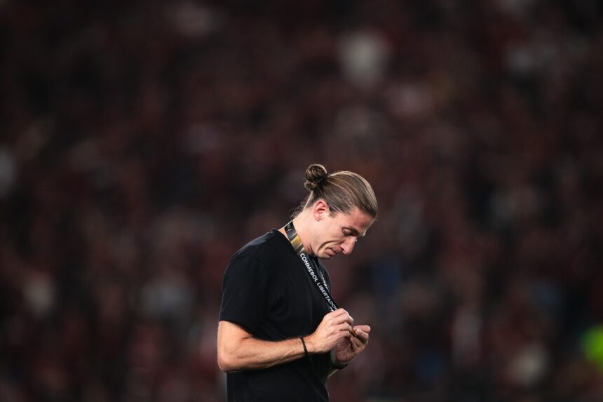 filipe-luis-iguala-feito-de-renato-gaucho-e-se-consolida-na-primeira-prateleira-de-treinadores