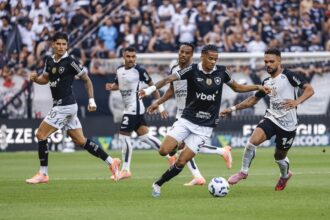 corinthians-domina-o-primeiro-tempo,-ve-botafogo-reagir-e-empata-no-fim