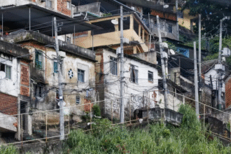 quase-20%-da-populacao-de-favelas-vivem-em-vias-sem-acesso-para-carros,-diz-ibge 