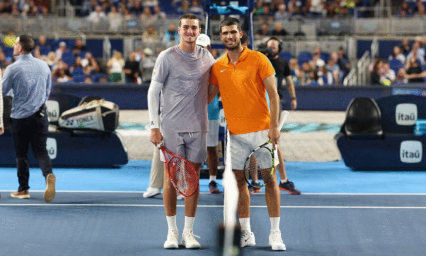 fonseca-encanta-torcida,-mas-alcaraz-confirma-favoritismo-e-vence-exibicao-em-miami