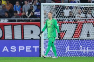 safonov,-heroi-do-psg-contra-o-flamengo,-defendeu-penaltis-com-mao-quebrada